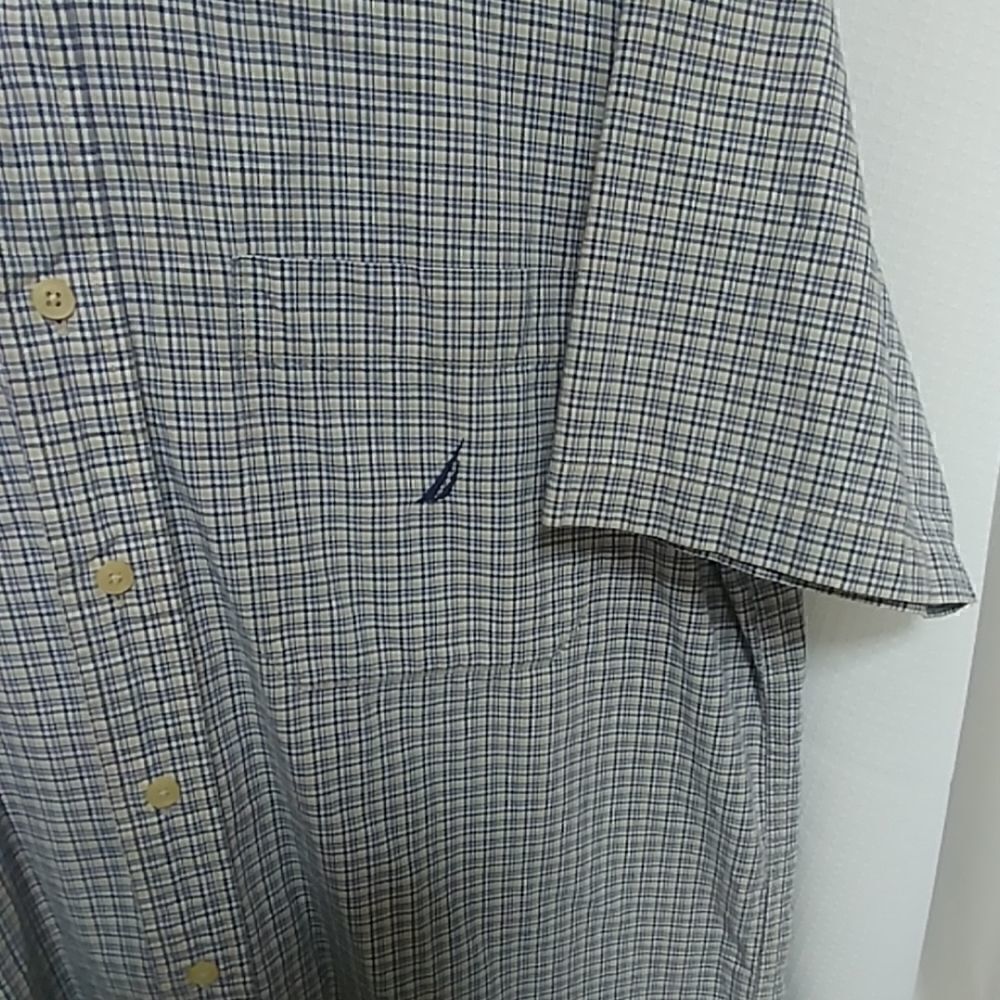 Nautica Men's Button Down Plaid S/S Shirt- L - Picture 3 of 4